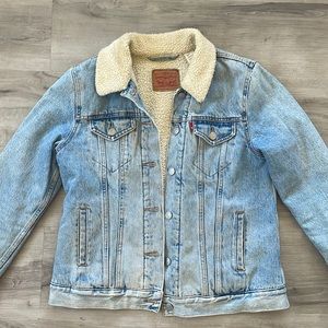 Sherpa lined denim Levi’s jacket.
